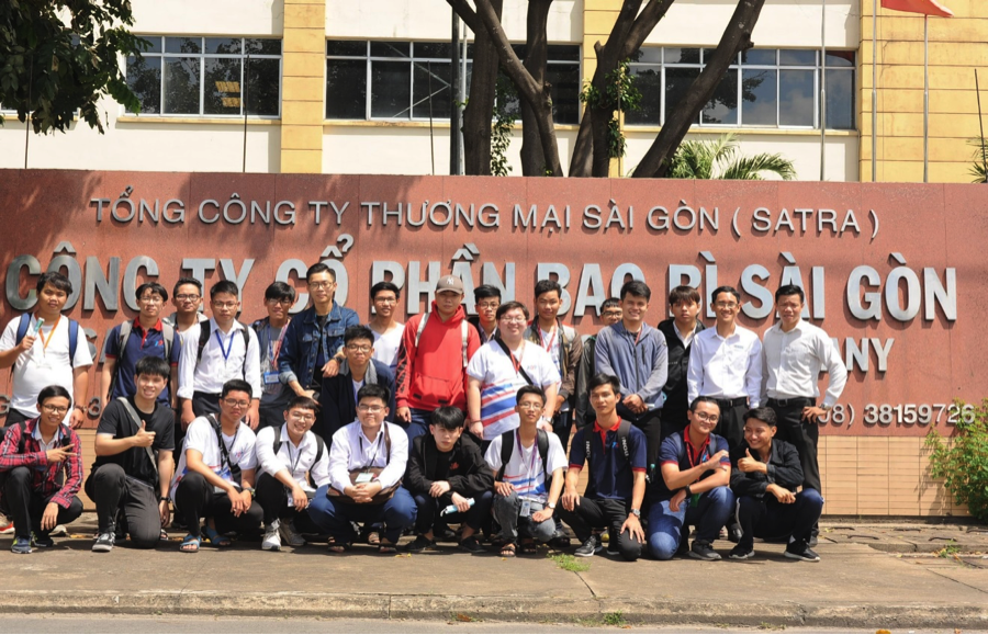 Sinh viên tham quan nhà máy của công ty ACECOOK và SAPACO | Khoa Điện – Điện tử